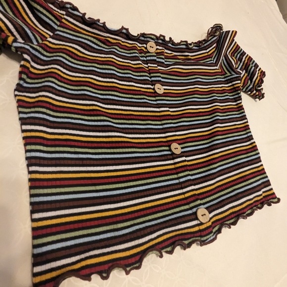 ☀️10/$15☀️ NWOT Off-the-shoulder buttoned crop top - large - Picture 2 of 6